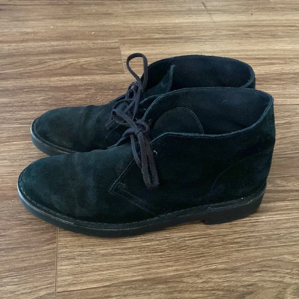 Clarks Men's Bushacre 2 Chukka Boot soft black flexible suede. Size 10 rustic